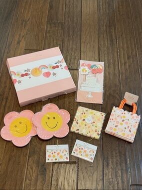 Meri Meri Pink Smiley Flower Party Set